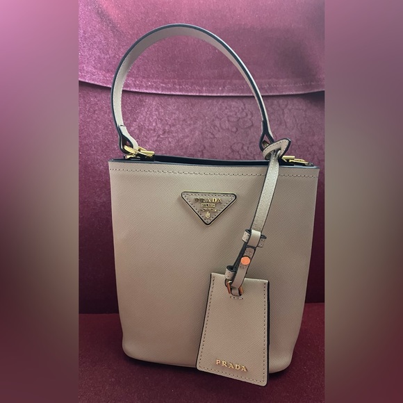 Prada bag with dust - Picture 3 of 11